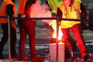 Standard Lüttich gegen Anderlecht wegen Fan-Ausschreitungen abgebrochen