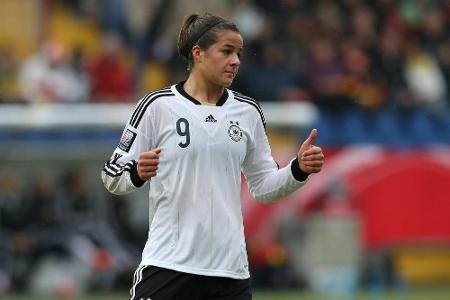 Frauenfußball: Quartett um Lotzen verlängert in Freiburg