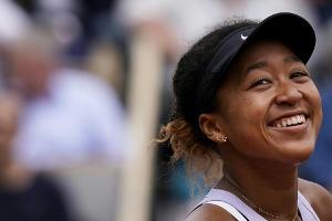 French Open: Weltranglistenerste Osaka ringt Asarenka nieder