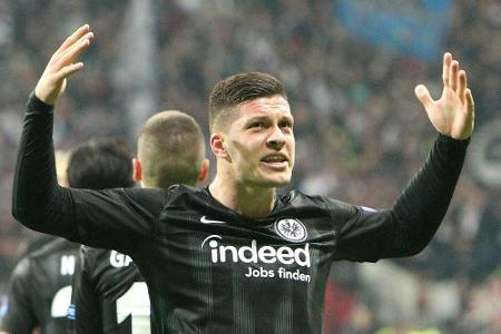 Charity-Auktion: Eintracht-Trikots bringen 24.015 Euro ein