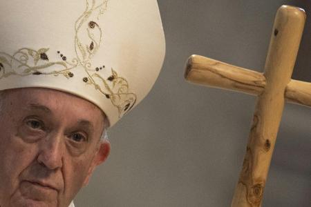 Papst kritisiert Milliardengeschäfte im Fußball