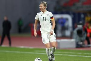 Popp: Frauenfußball braucht feste Spielzeiten