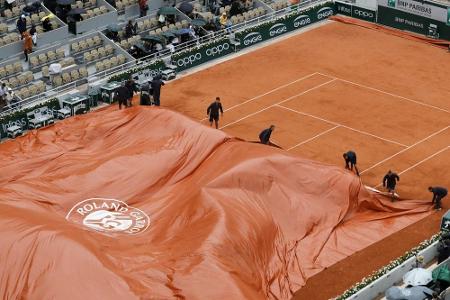 Regen und Wind: Halbfinale Djokovic-Thiem muss am Samstag zu Ende gespielt werden