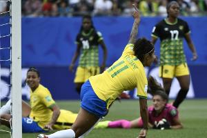 WM in Frankreich: Siege für England und Brasilien, Australien patzt