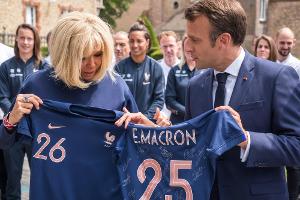 Präsident Macron besucht Frankreichs Fußballerinnen