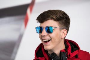 ADAC GT Masters: Van der Linde/Niederhauser bleiben vorn