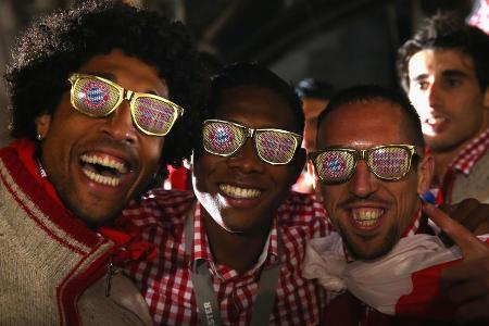 Später wird der fast zehn Jahre jüngere David Alaba (M.) zu Ribérys engstem Vertrauten in der Mannschaft. Die beiden unterne...