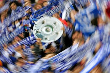 DAS unübertroffene Drama der Bundesliga-Geschichte. Unvergessen, wie sich im Schalker Stadion herumspricht, der Meisterfluch...