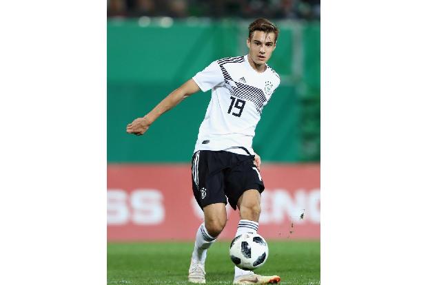 Als einzigen Neuling im Vergleich zur Startaufstellung gegen Dänemark brachte Kuntz den Gladbacher für Arne Maier. Und Neuha...