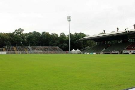 Tribüne fertig: Viktoria Köln kann im Sportpark Höhenberg spielen