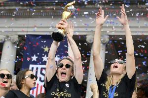 Zehntausende feiern US-Fußballerinnen bei Siegesparade in New York