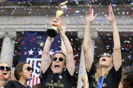 Zehntausende feiern US-Fußballerinnen bei Siegesparade in New York