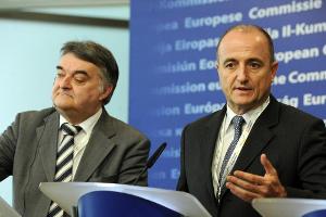 NRW-Innenminister fordert Initiative gegen Fangewalt