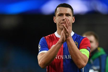 Augsburg holt Tschechen Suchy