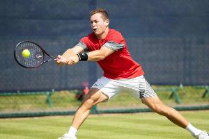 Struff und Debütant Köpfer in Runde zwei von Wimbledon