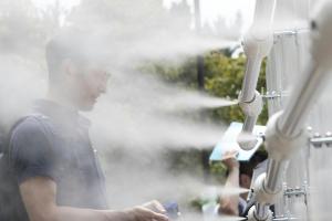 Tokio rüstet sich für die Hitze: Wassersprüher, Zelte und Blumen