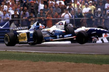 Michael Schumacher hat sich in seinem Benetton zum absoluten Spitzenfahrer entwickelt und greift 1994 zum ersten Mal nach de...