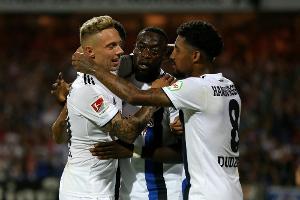 Vier Tore beim Club: HSV feiert ersten Saisonsieg