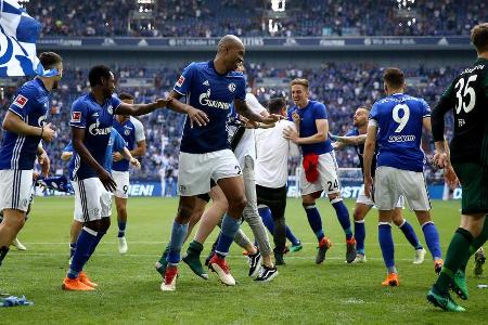 Im Mai 2018 herrscht auf Schalke noch eitel Sonnenschein: Die Königsblauen tüten die Vize-Meisterschaft ein, mit acht Punkte...