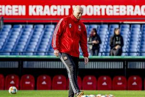 Stam tritt als Trainer bei Feyenoord zurück