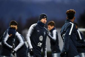 Angeschlagener Bayern-Star Hernandez spielt für Frankreich gegen die Türkei