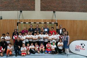 Norwegens Ministerpräsidentin Solberg würdigt "Fußball trifft Kultur"