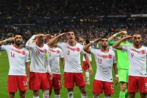 Nach Militär-Gruß: UEFA leitet Untersuchung gegen türkische Spieler ein