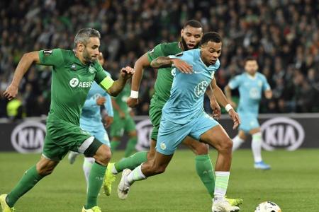 Mit Kopfverletzung ins Krankenhaus: Wolfsburg bangt um Nmecha