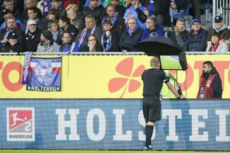 Einwechselspieler greift ein: Kurioser Elfmeter in Kiel