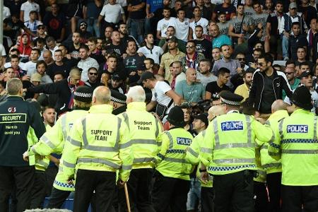 Zwei Festnahmen nach Spielabbruch in England