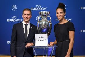 Lahm spendet Botschafter-Gehalt für den Fußball-Nachwuchs