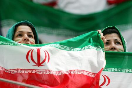 Stadionverbote für Frauen: FIFA-Delegation drängt auf Aufhebung