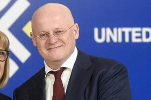 Niederländische Minister streamen Europa-League-Spiel während Parlamentsdebatte