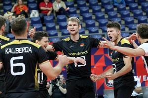 Volleyballer nach zweitem Sieg im Achtelfinale