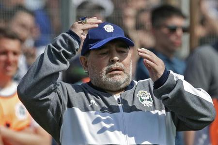 Maradona-Debüt bei La Plata: Niederlage gegen Meister Racing Club