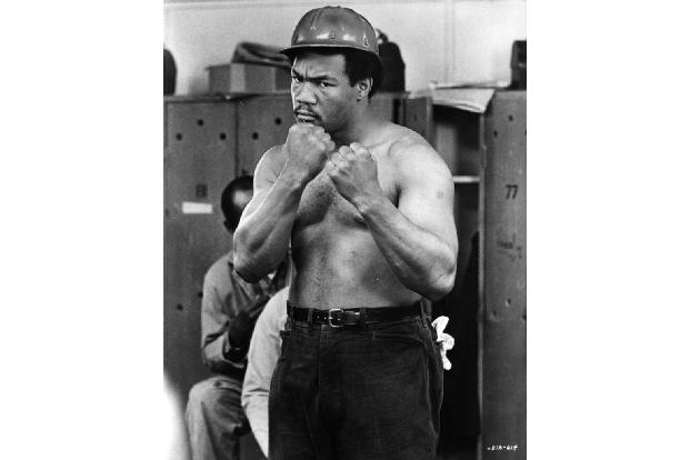 Der Olympiasieger von 1968 fuhr in 81 Kämpfe satte 76 Siege (68 durch K.o.) ein. 1994 wurde er zwanzig Jahre nach seinem Tit...