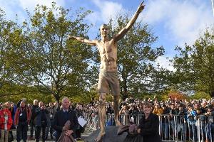 Nach Einstieg bei Nase und Zeh abgesägt: Ibrahimovic-Statue erneut beschädigt