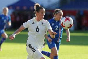 Frauenfußball: Laudehr verlängert beim FC Bayern