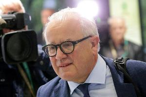 DFB-Boss Keller besucht Frauen-Länderspiel in Wembley