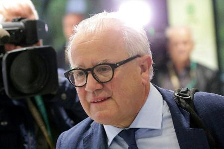 DFB-Boss Keller besucht Frauen-Länderspiel in Wembley