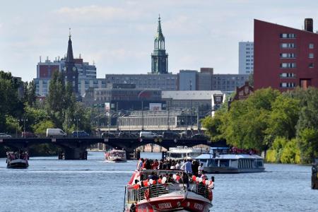 Medien: Gladbach-Fans bei Bootstour mit Fäkalien beworfen