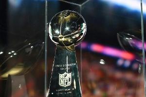 NFL verlost Football-Party mit Vince-Lombardi-Trophy