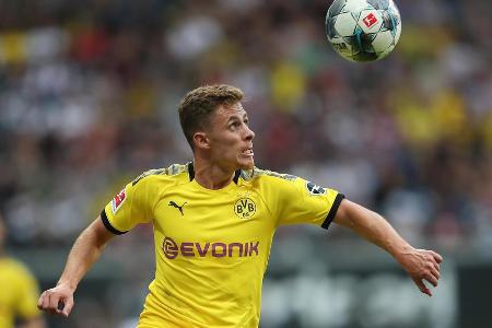 Vom linken Flügel rotierte der Belgier immer wieder ins Zentrum. Doch egal wo er stand, mit dem Ball auf Fuß gelang Hazard n...