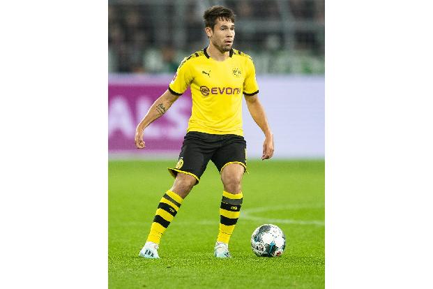 Bereits nach einer guten halben Stunde kam der Portugiese für den angeschlagenen Sancho. Riss den Ball zunächst mehrfach an ...