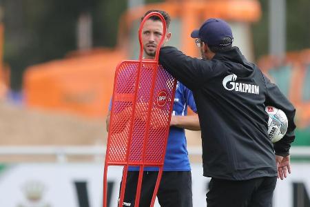 Eigentlich sollte für Uth in seiner zweiten Saison auf Schalke alles besser werden. Doch bislang hat der Angreifer in der Li...