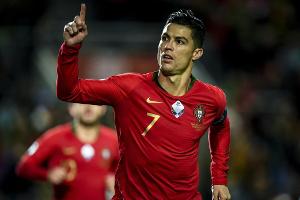 Dreierpack von Ronaldo: Portugal hat das EM-Ticket so gut wie sicher