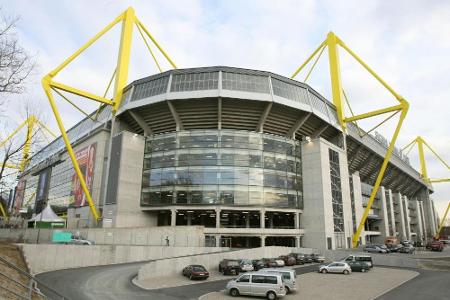 Bonner Krippenbauer baut BVB-Ministadion mit heiliger Familie