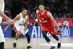 Pensionär Hoeneß sieht Niederlage der Bayern-Basketballer