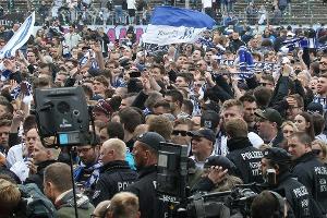 Stuttgarter Polizei erteilt einigen KSC-Fans Stadionverbot für das Derby