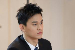 Hammer-Affäre: Schwimm-Star Sun Yang weist Vorwürfe zurück